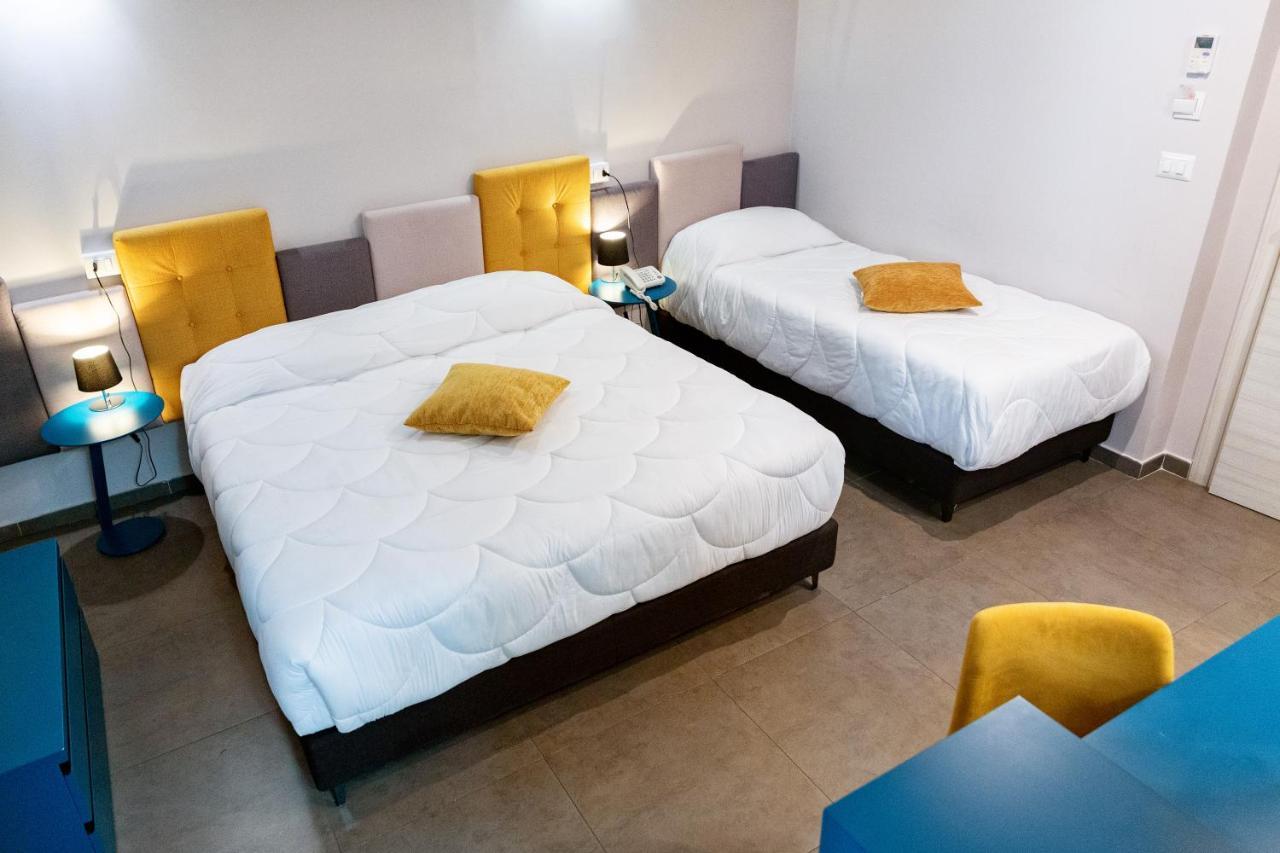 רג'יו די קאלאבריה Hotel Eubea מראה חיצוני תמונה