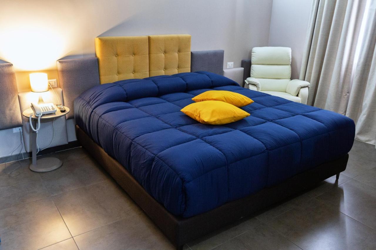 רג'יו די קאלאבריה Hotel Eubea מראה חיצוני תמונה