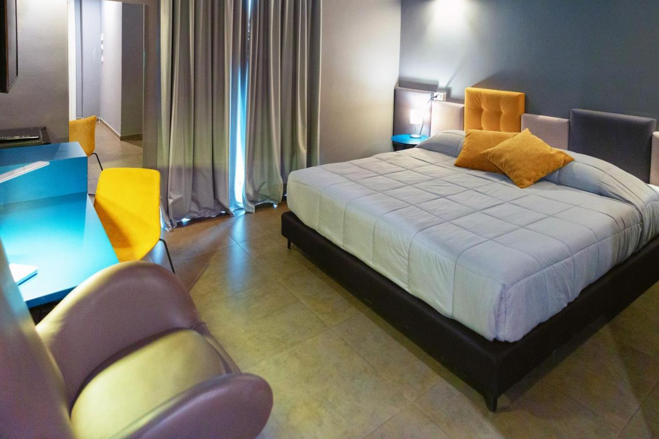 רג'יו די קאלאבריה Hotel Eubea מראה חיצוני תמונה