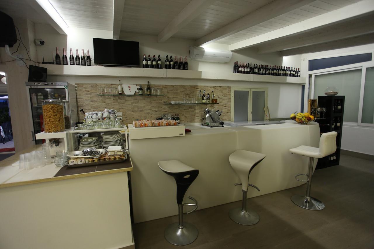 רג'יו די קאלאבריה Hotel Eubea מראה חיצוני תמונה