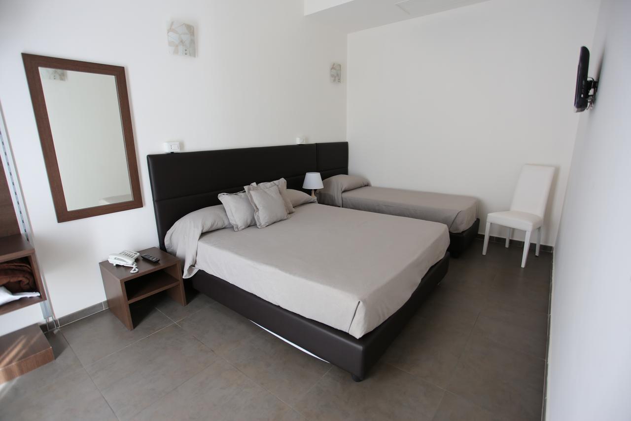 רג'יו די קאלאבריה Hotel Eubea מראה חיצוני תמונה