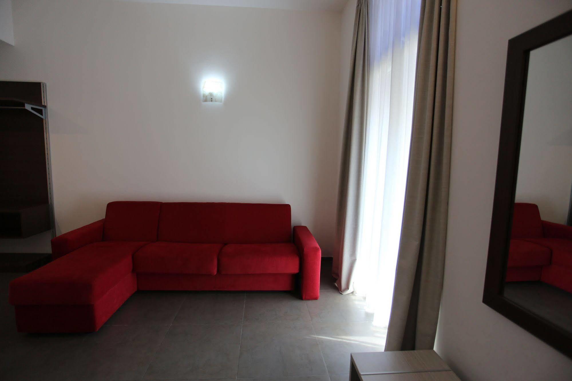 רג'יו די קאלאבריה Hotel Eubea מראה חיצוני תמונה
