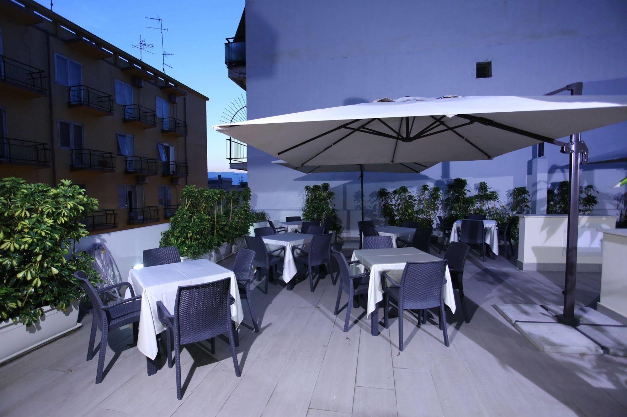 רג'יו די קאלאבריה Hotel Eubea מראה חיצוני תמונה