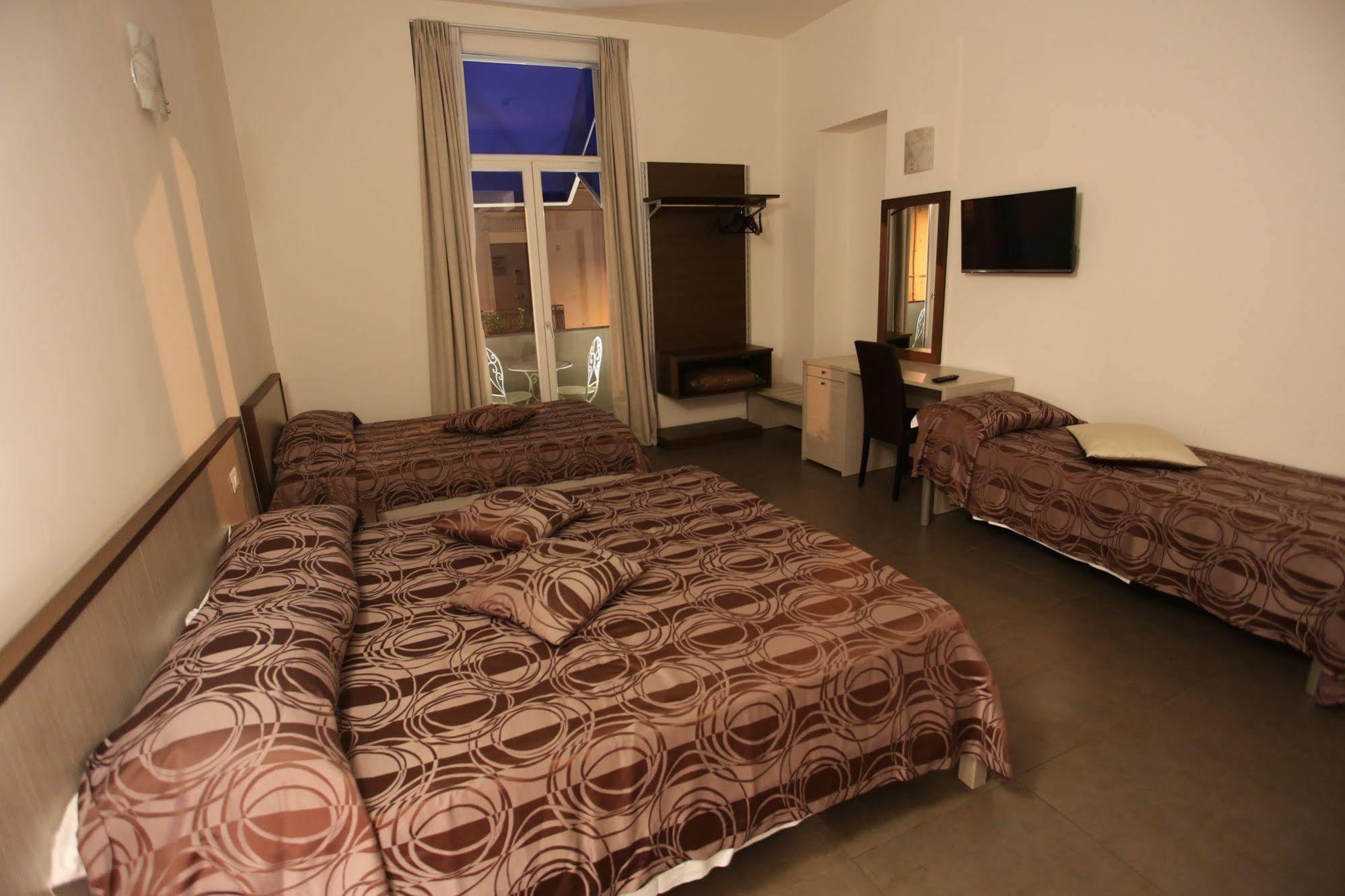 רג'יו די קאלאבריה Hotel Eubea מראה חיצוני תמונה