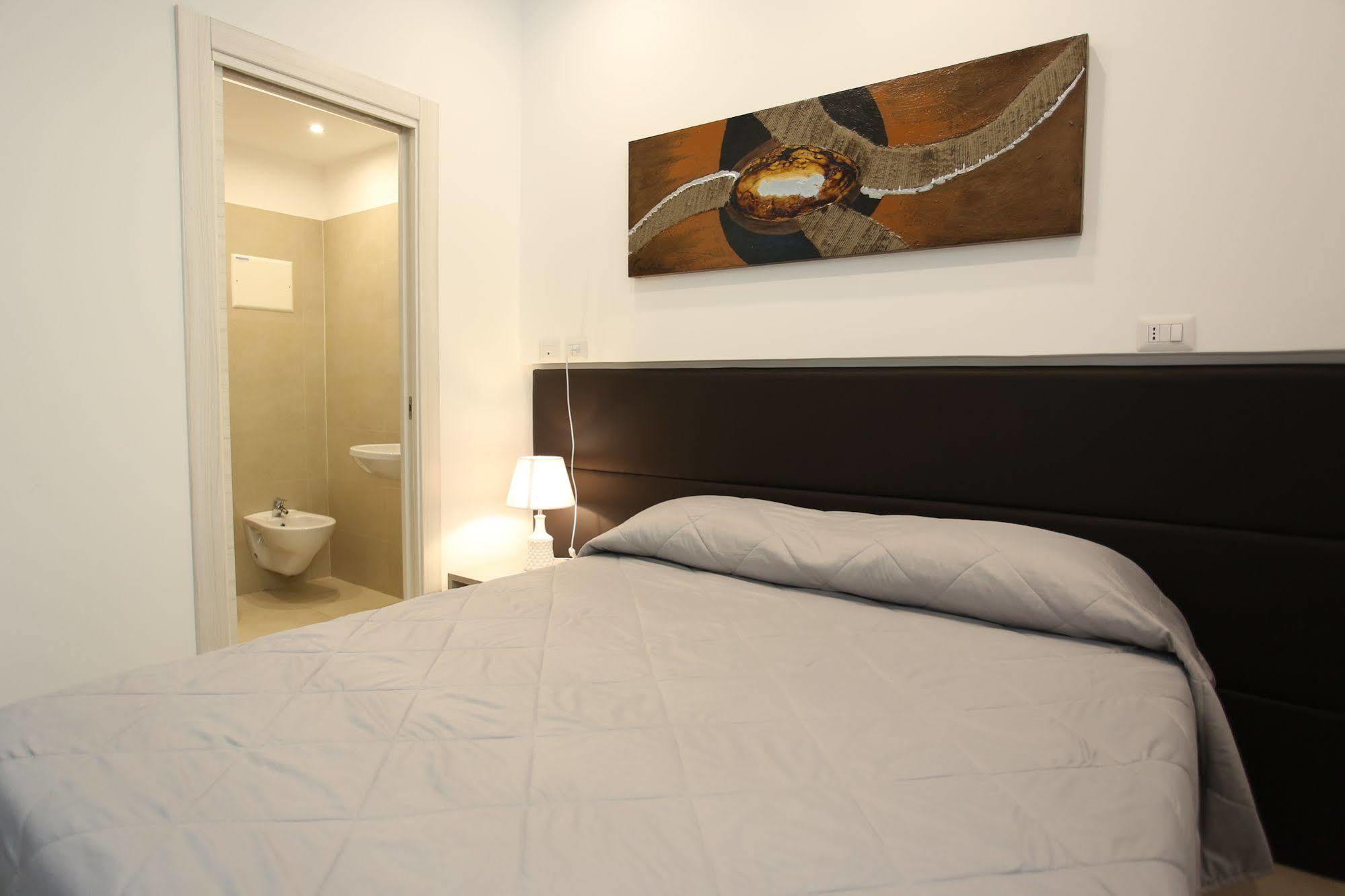 רג'יו די קאלאבריה Hotel Eubea מראה חיצוני תמונה